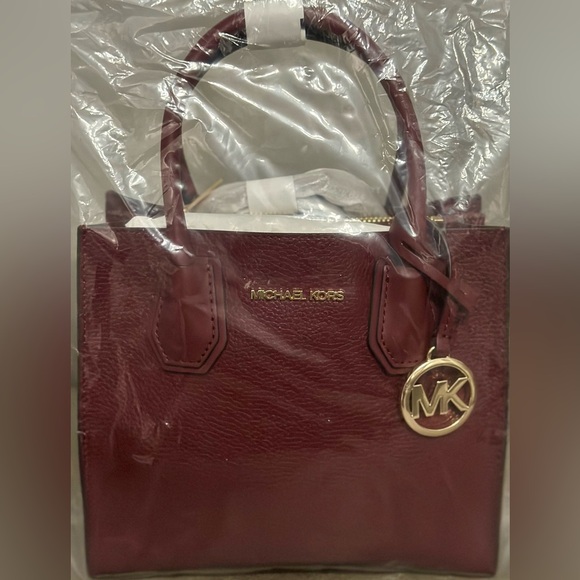 Michael Kors 	Mercer Medium Pebbled Leather Crossbody Bag - Picture 1 of 9